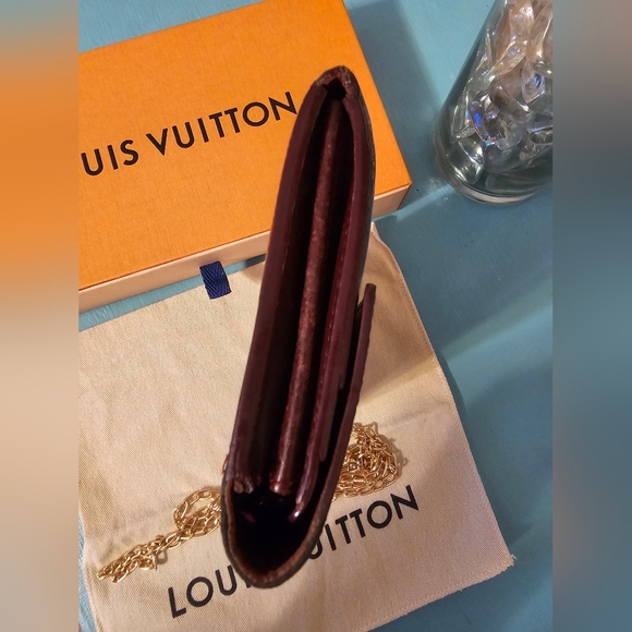 Louis Vuitton Monogram Vernis Sarah Wallet - Picture 5 of 14